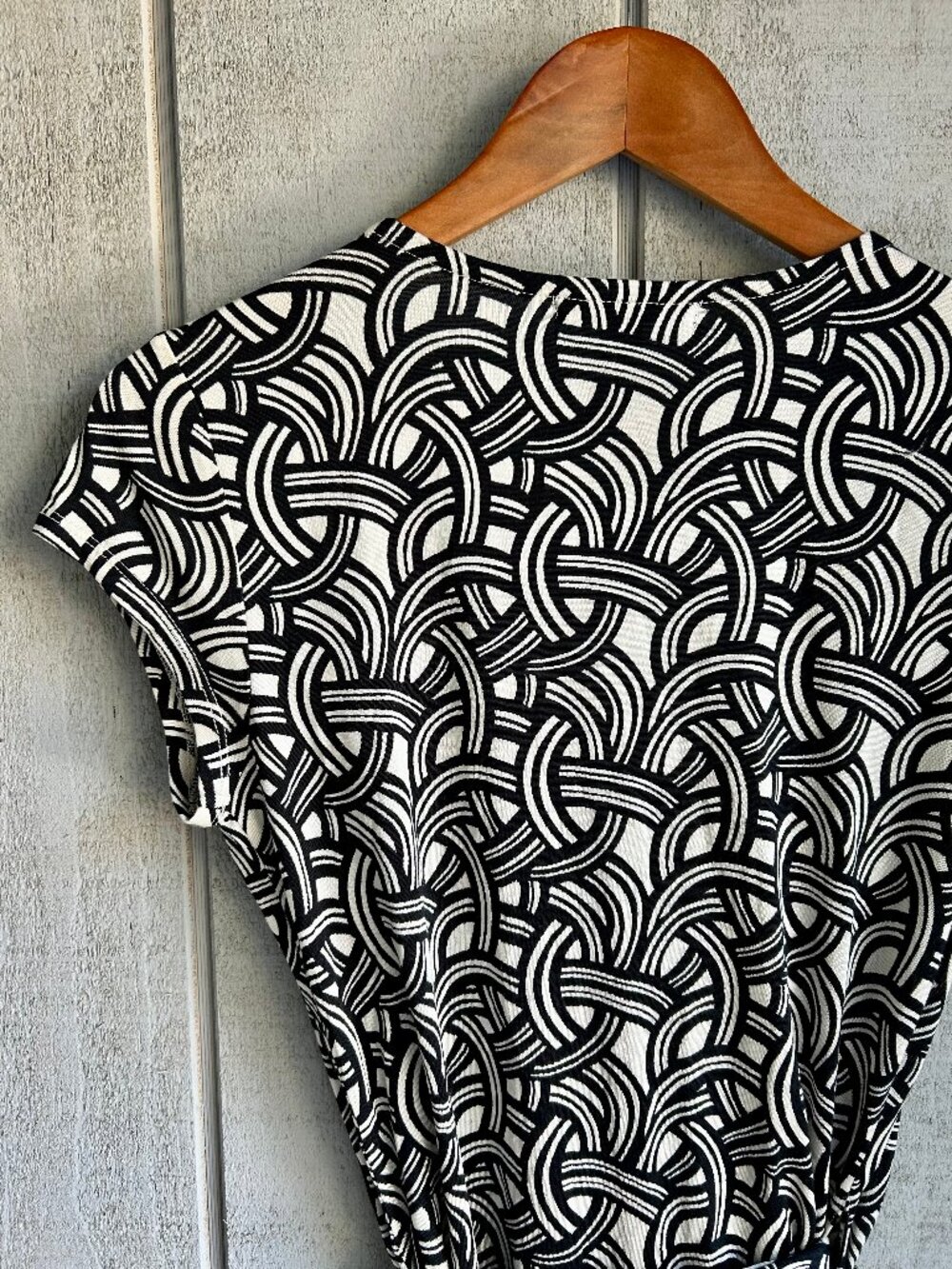 Banana Republic Short Sleeved Silk Blend Black & White Print Wrap Dress Size M - Picture 8 of 10